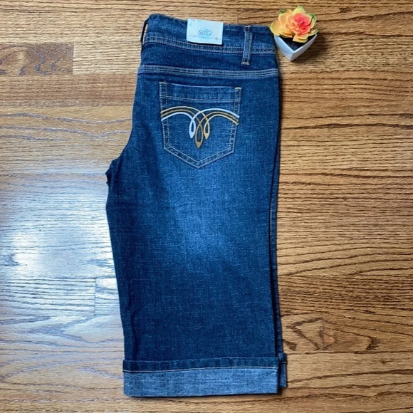 NWT SO Dark Denim Bermuda Cuffed Shorts Sz: 11 - Picture 1 of 8